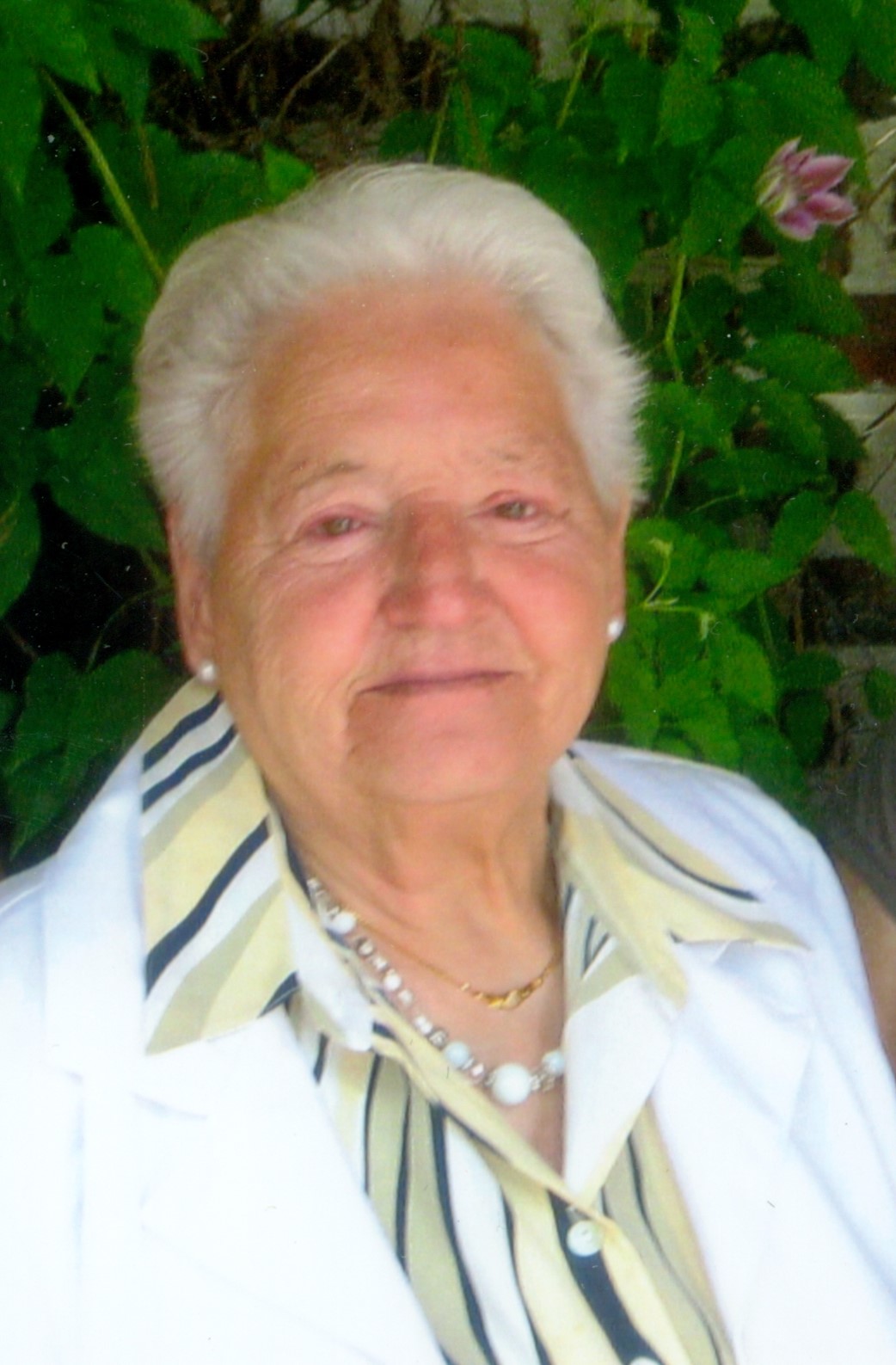 Paula VAN HECKE